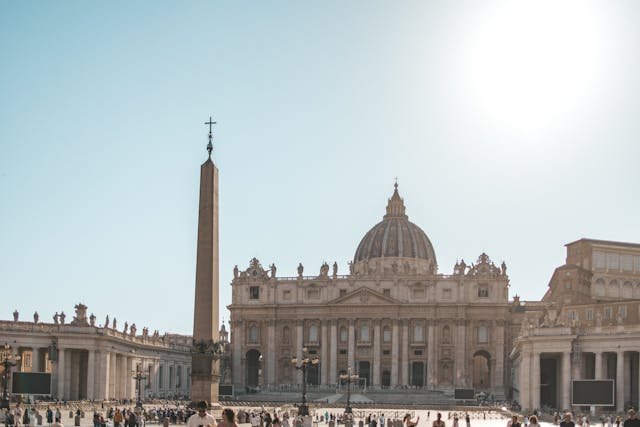A captivating view of Italy’s historic center, showcasing ancient architecture, cobblestone streets, and iconic landmarks. The image highlights the rich cultural heritage and timeless beauty of Italy’s historic cities.